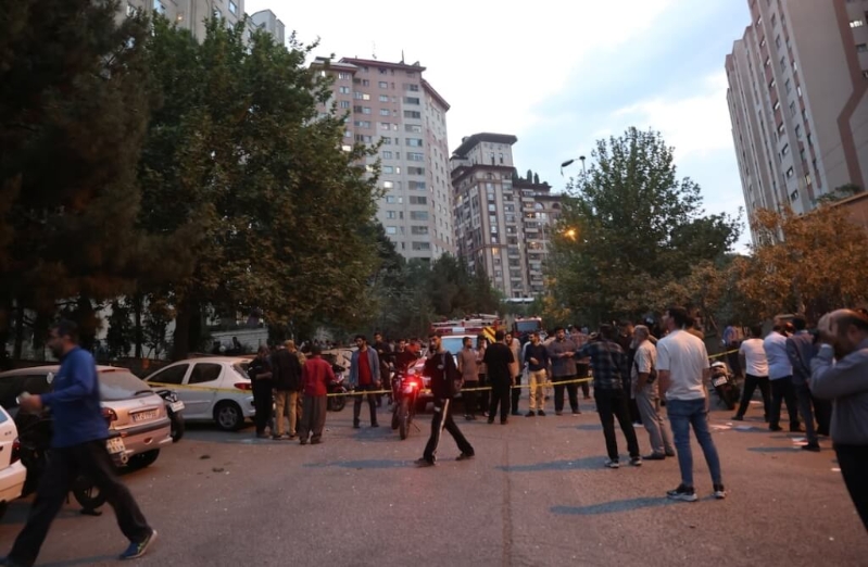 以色列13日攻击伊朗后，伊朗首都德黑兰民众聚集在街上